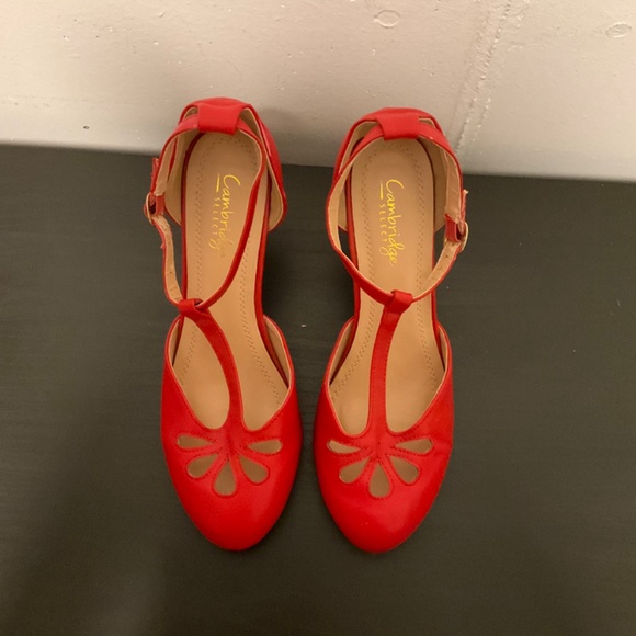Cambridge Select Red Heels with straps - Picture 3 of 9